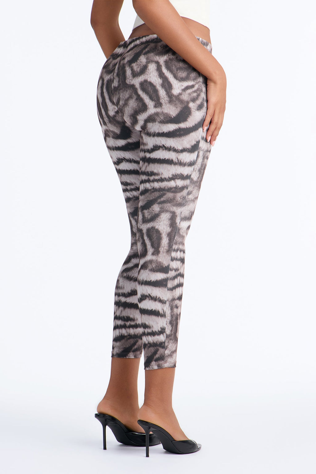 Lychee Low Rise Printed Mesh Legging - Black/combo